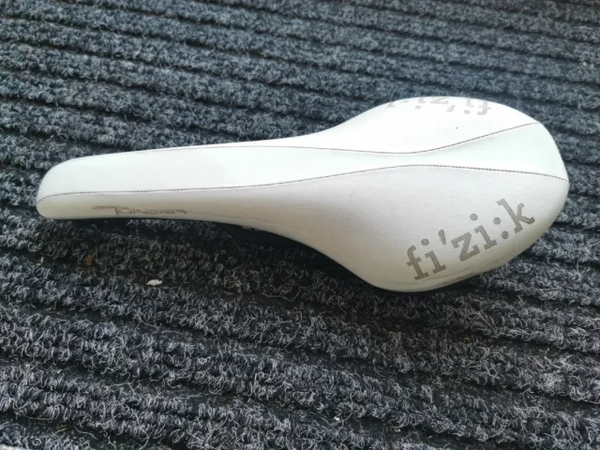 Fizik Saddle Tundra MTB | Online Bicycle Shop
